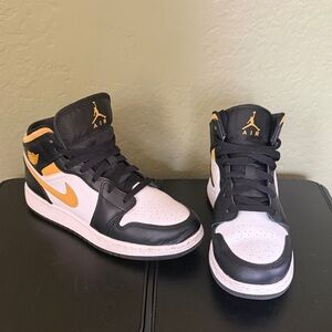Nike Air Jordan 1 Mid (GS) size 6Y
